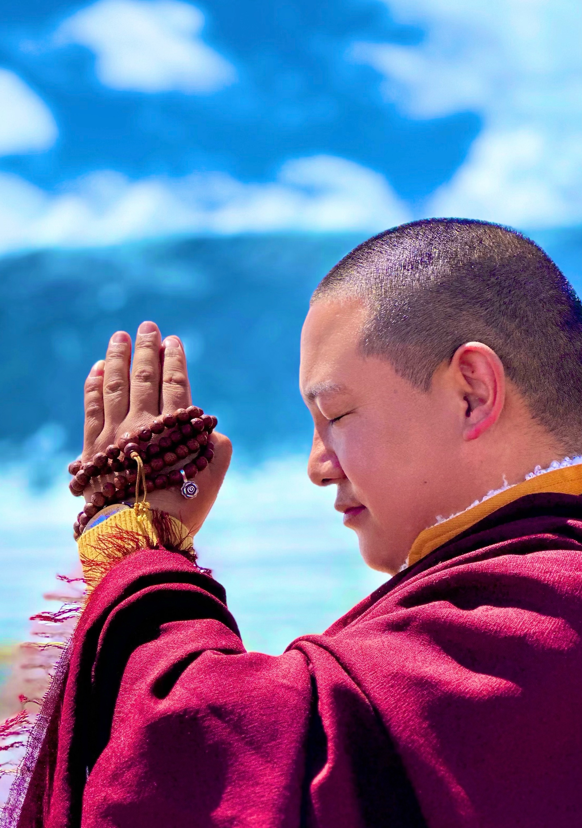 不要为不值得的人和事去浪费自己宝贵的生命。很多人因为过去被别人伤害过、欺负过，就