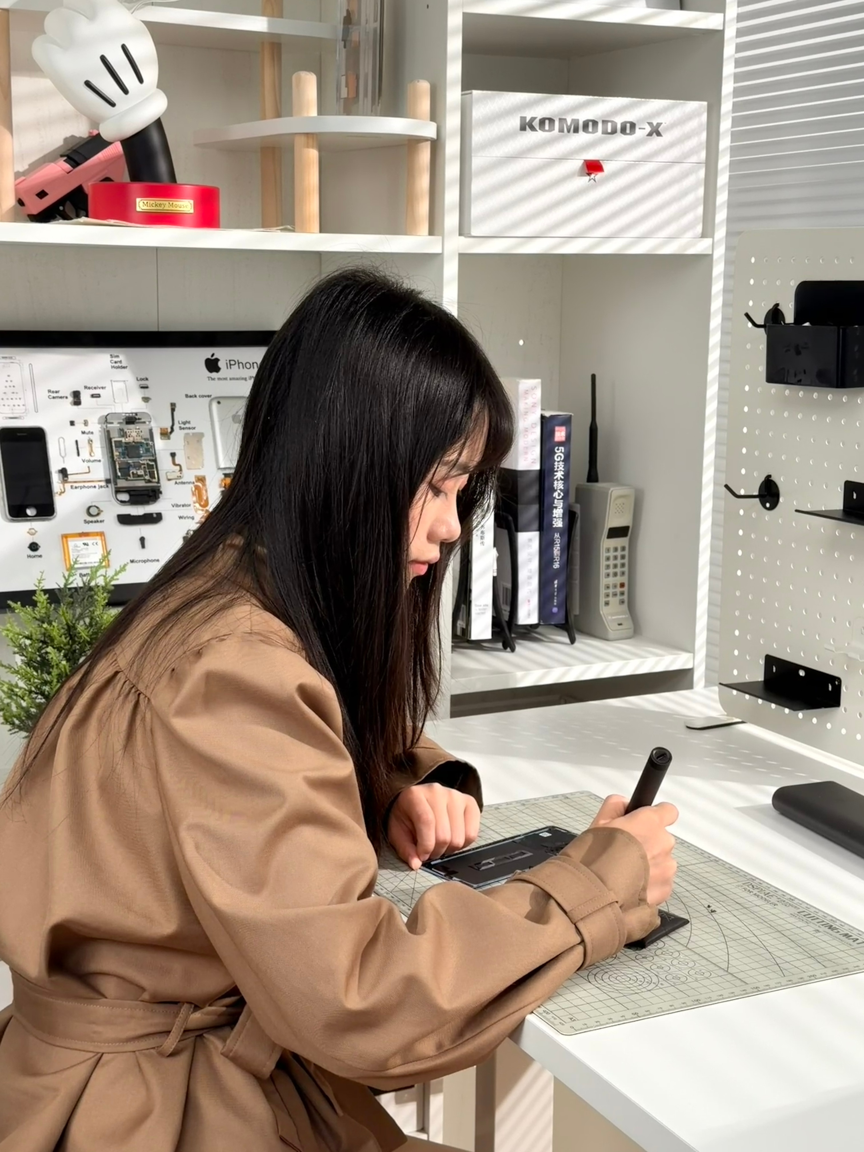 工作室有一台老机电池鼓包了AAA感性小豆在线拆机