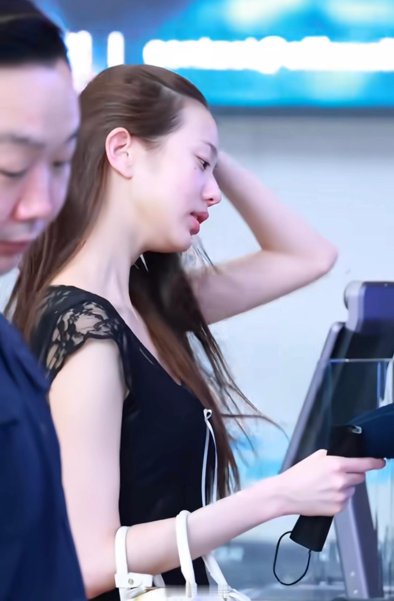 张元英这是肿了吗 ​​​