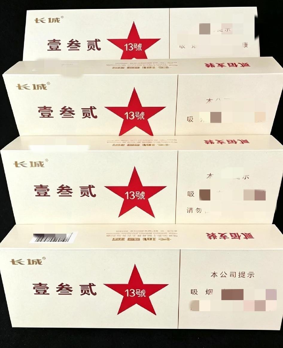 三年没回来的侄女，一进门就往我怀里塞了四条烟，我这心里啊，一半是热乎的，一半是打