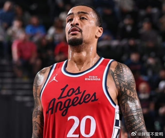 步行者快船明日伤病名单！步行者这边——弗里奇（ACL）、哈里伯顿（跟腱）、祖巴茨