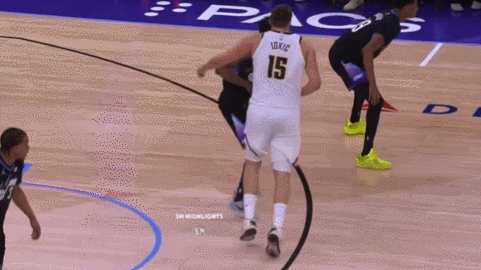 这就是联盟第一人？[震惊]

约基奇今天的这几个动作，真的太掉价了。

自己对别