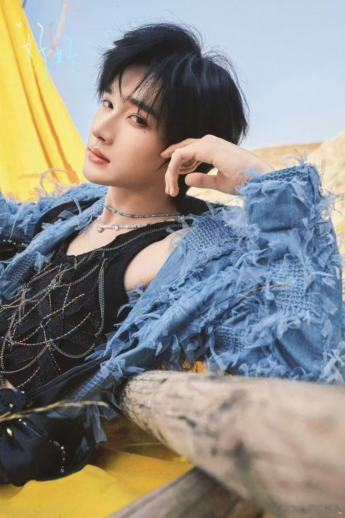 余宇涵跟时代峰峻签了十多年 签了这么久，余宇涵的努力大家有目共睹，期待他继续成长