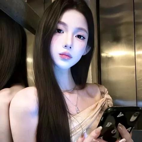 电梯中的冷艳美女，气质出众，散发魅力！电梯女神自拍 电梯美女 电梯自拍 电梯阿姨