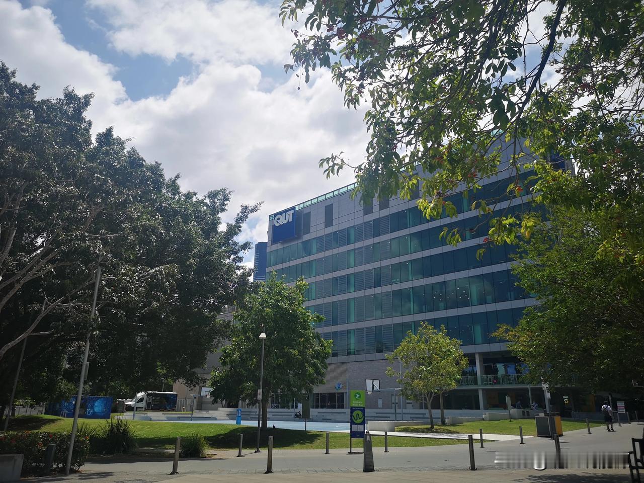 澳洲短期居家生活纪实（43）丨打卡昆士理工大学花园角校区

游览布里斯班城市植物