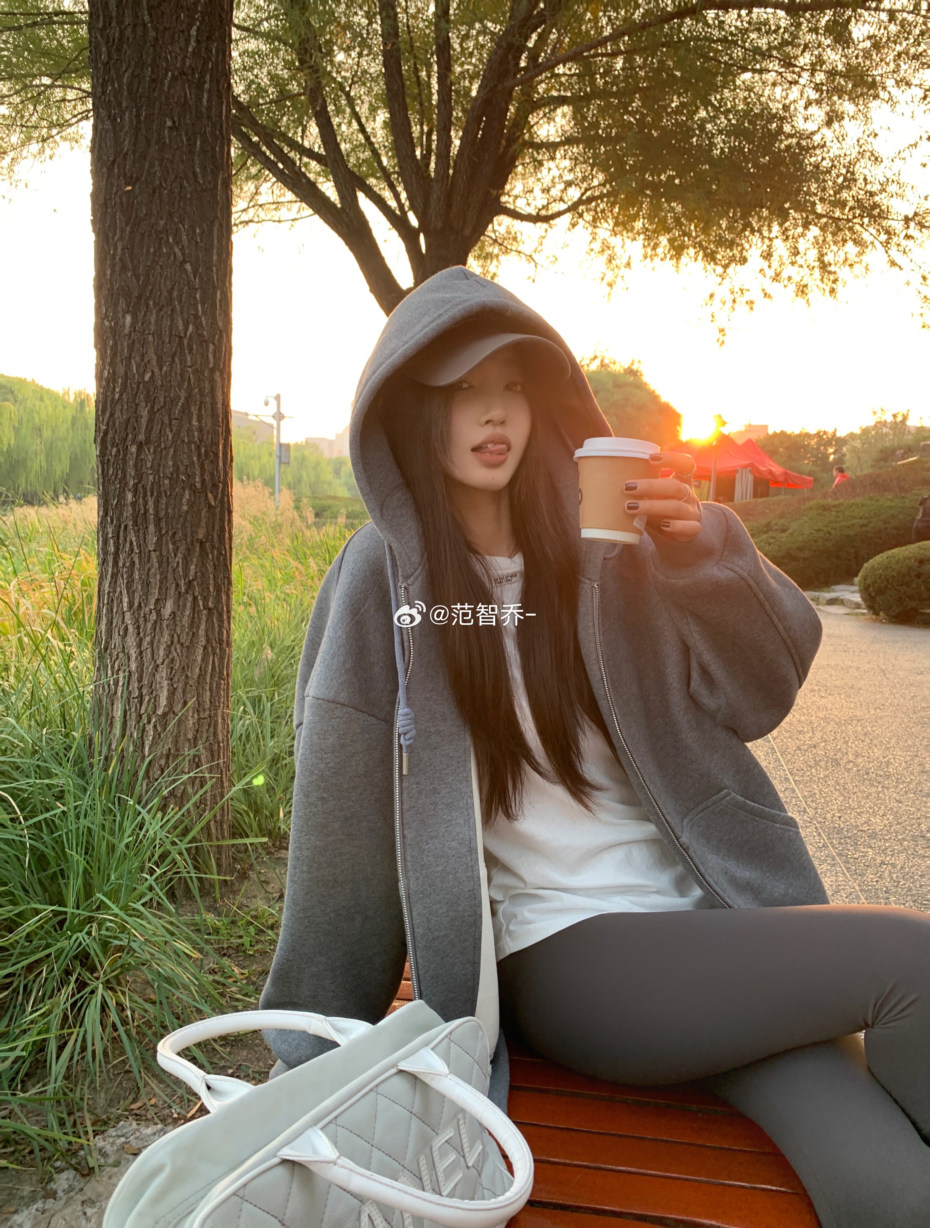 幂幂同款的私服aw卫衣  抽1老婆送☁😊☁二次撒银工艺复合奥粒绒 暖而美 ​​