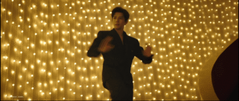 王安宇好会摆pose王安宇的拍照姿势 我真的会笑，王安宇这个人是有点喜剧天赋的，