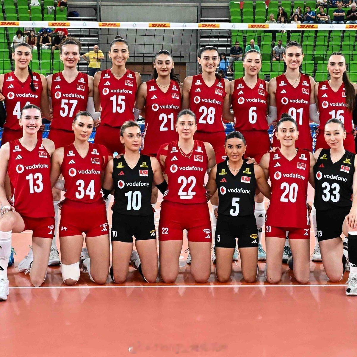 🇹🇷 土耳其女排国家队以一胜的战绩结束AeQuilibrium杯征程✅ 3-