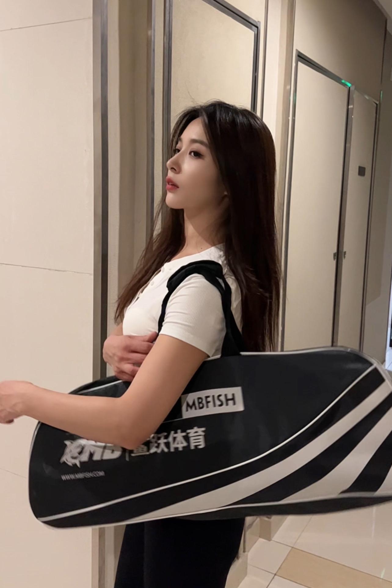 你又给哪个女人点赞了，你要逼死我吗。