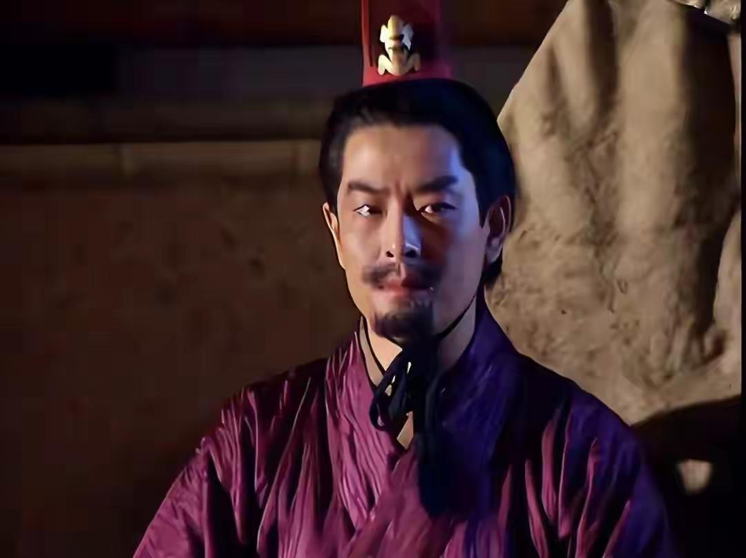 一门双雄同岁定江东！孙氏家族发迹全纪录，看完直呼天命
 
东汉末年，富春孙氏从地