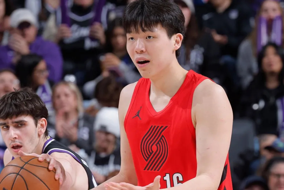 NBA官方公布了入选2026年新星挑战赛（即全明星新秀赛）的球员名单，中国球员杨