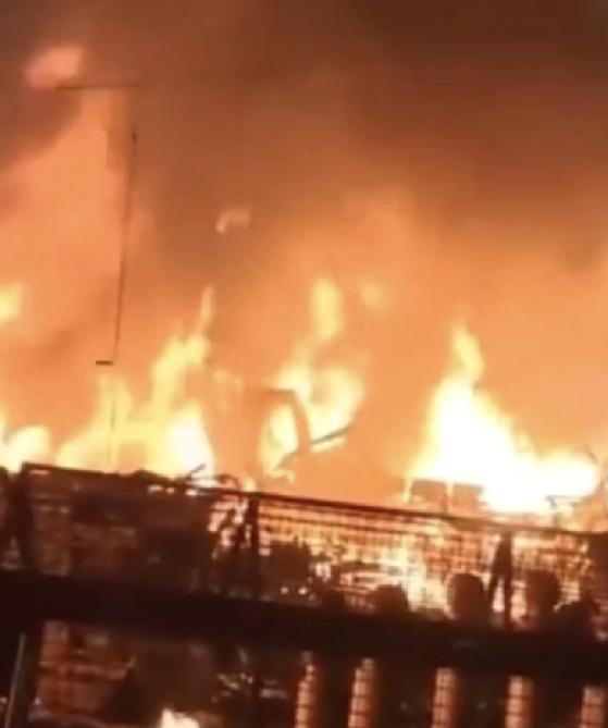 惊报！惊报！印度新德里发生汽车爆炸造成8死6伤。
总台记者获悉11月10日18时