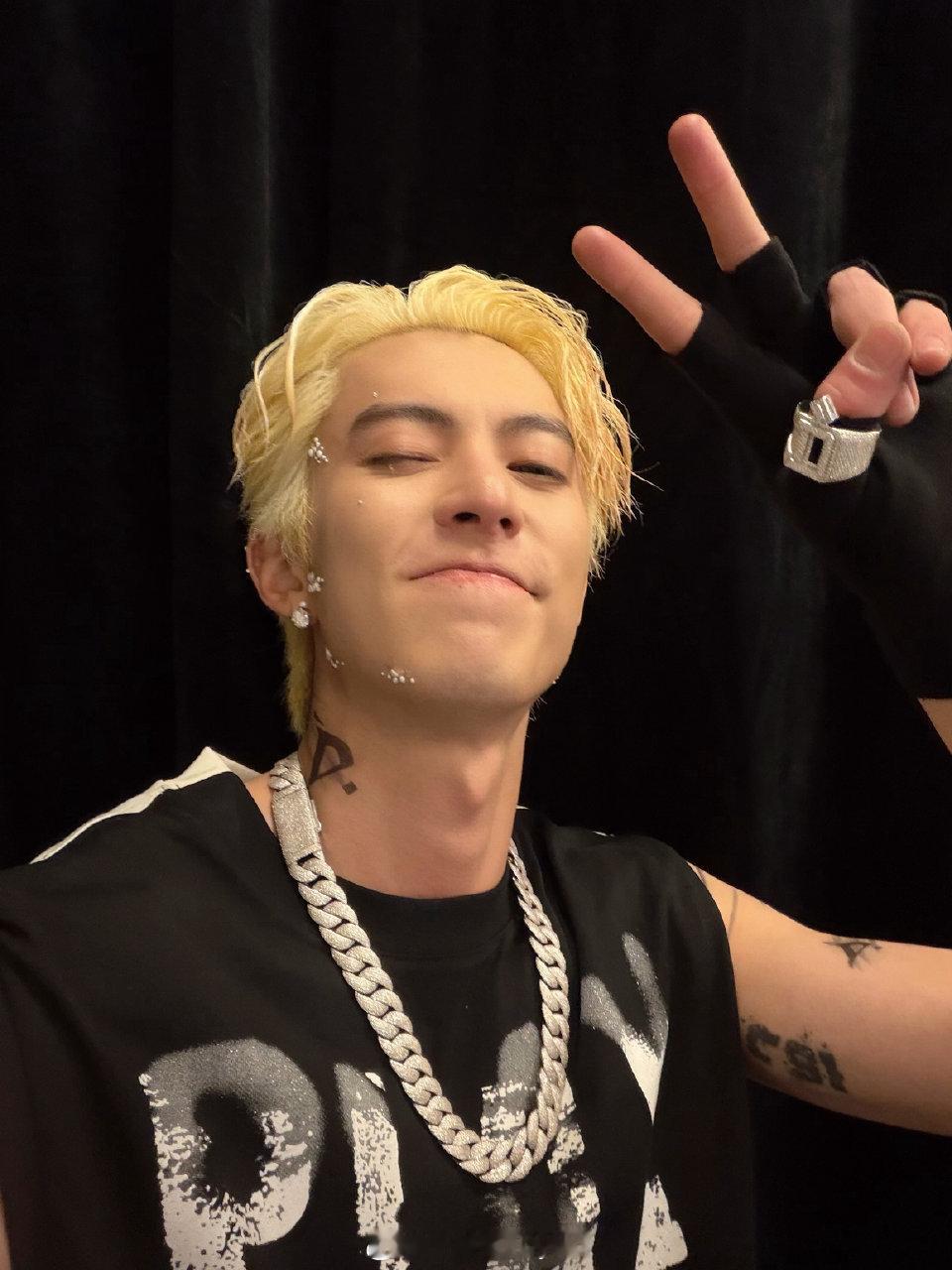 王鹤棣p4是因为结束终于有网了王鹤棣p4是因为结束终于有网了 