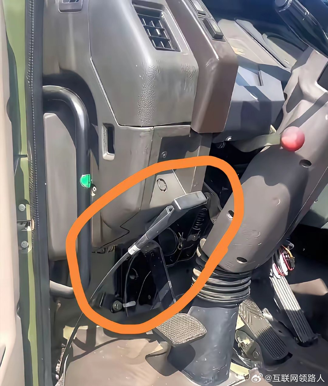 有没有研究老车的高手？敢打赌，九成朋友认不出这物件的用处——估摸着也就七零后、八