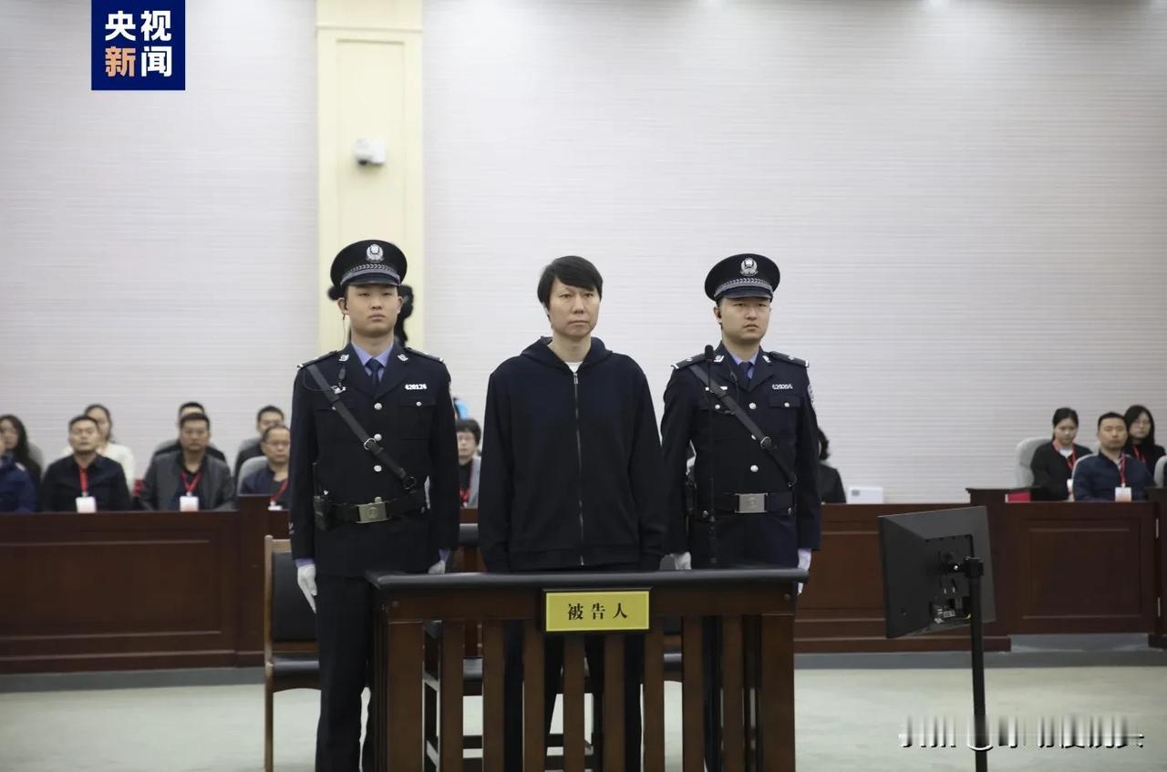 择期宣判，这一阵子李铁在琢磨这6件事——

1，现在我叫老婆把赃款全退了，有没有