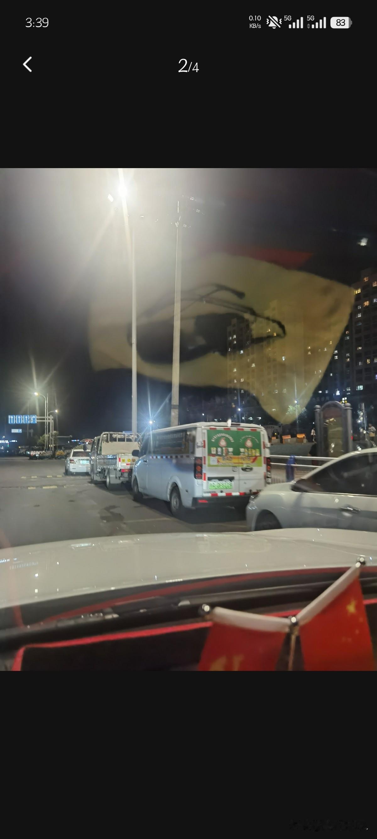 公交港湾变停车场！西泉街这处违停乱象，官方回应要集中整治了
 
    夜间实拍