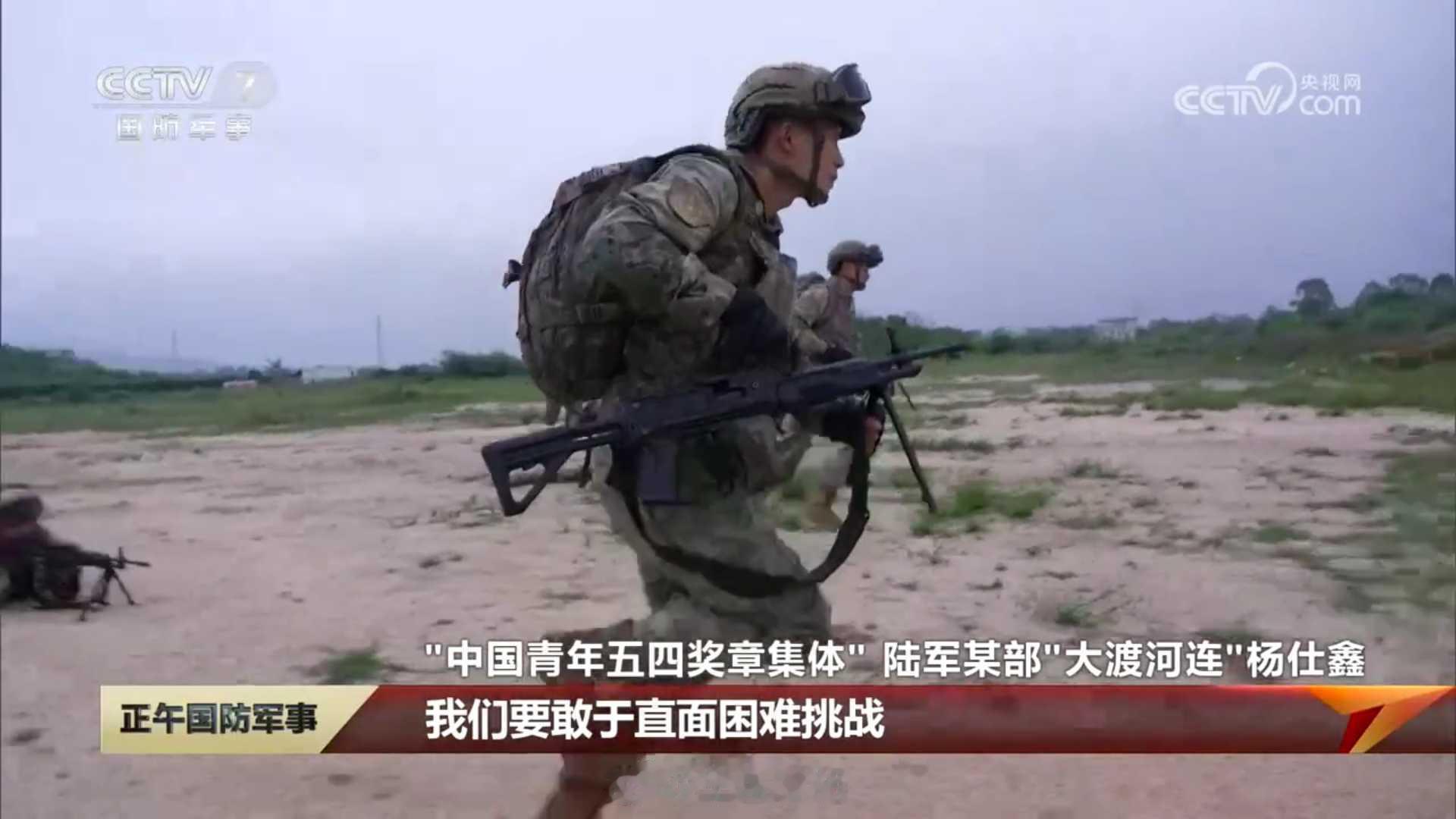 这两张的构图和内容都不错 