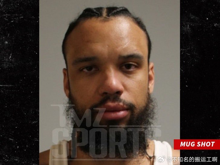 菲尼克斯太阳  突发新闻：据 TMZ 报道，迪伦·布鲁克斯因在斯科茨代尔酒后驾车