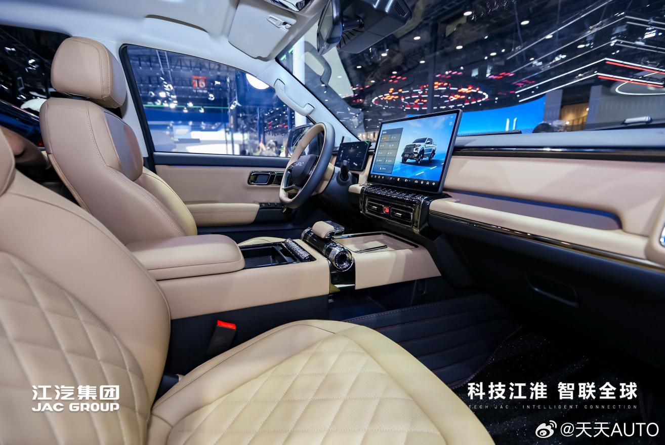 江淮汽车参加2026成都车展：重塑格局的“刚柔并济”与“向上向远”新华AUTO：