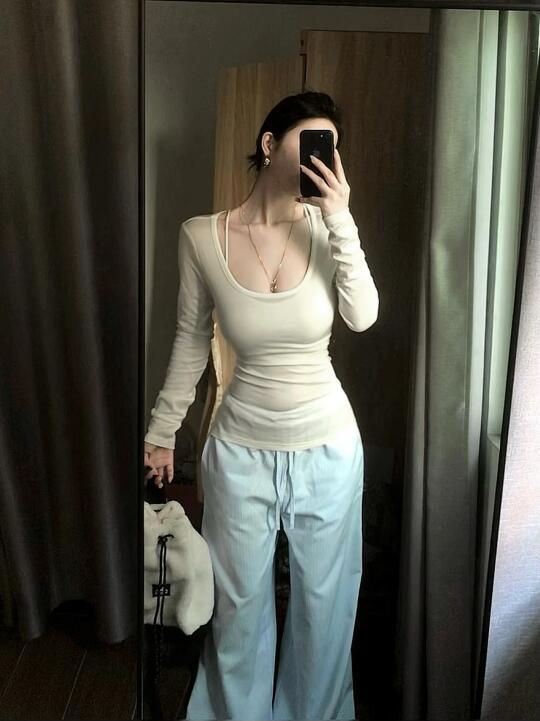 白t➕蓝裤 就很日常随性美女感！