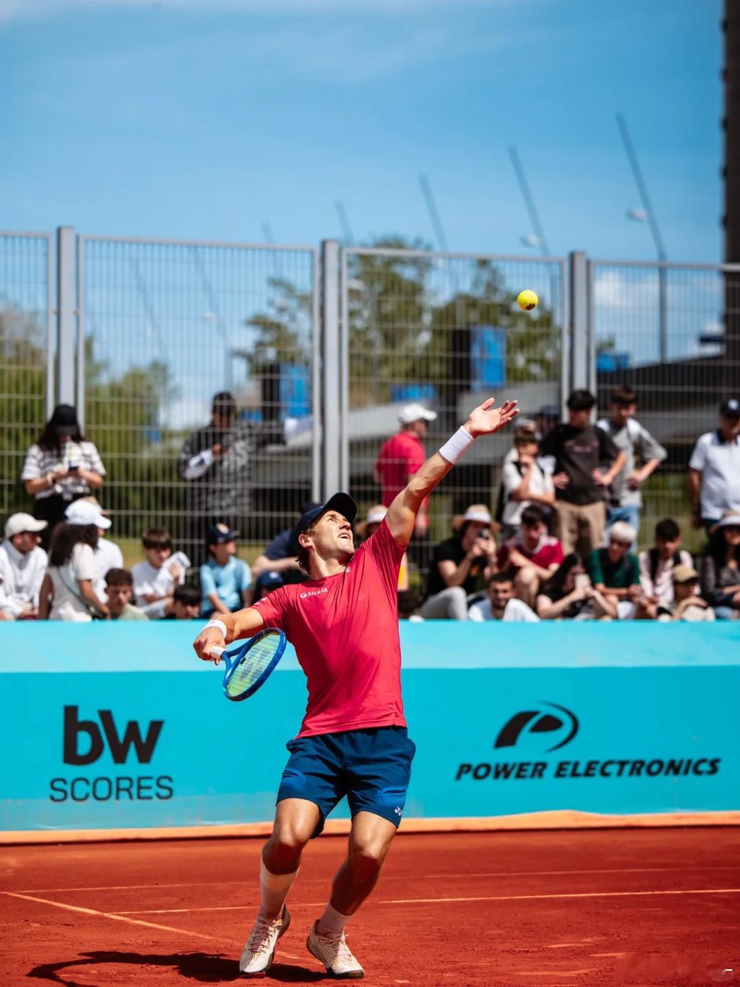马德里去年冠军鲁德球场训练图去年战胜德雷珀夺冠，今年能卫冕吗？德雷珀因伤退赛，排