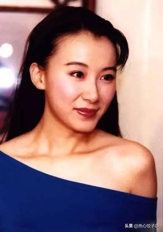 55岁的萧蔷说，自己遗传她的妈妈，到现在没有一根白头发。我妈妈到70岁，都没有白