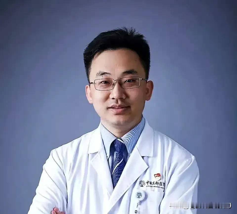 北京协和“4+4”医博速成模式，引发的思考！
近日，中日医院肖飞 
很多人质疑“