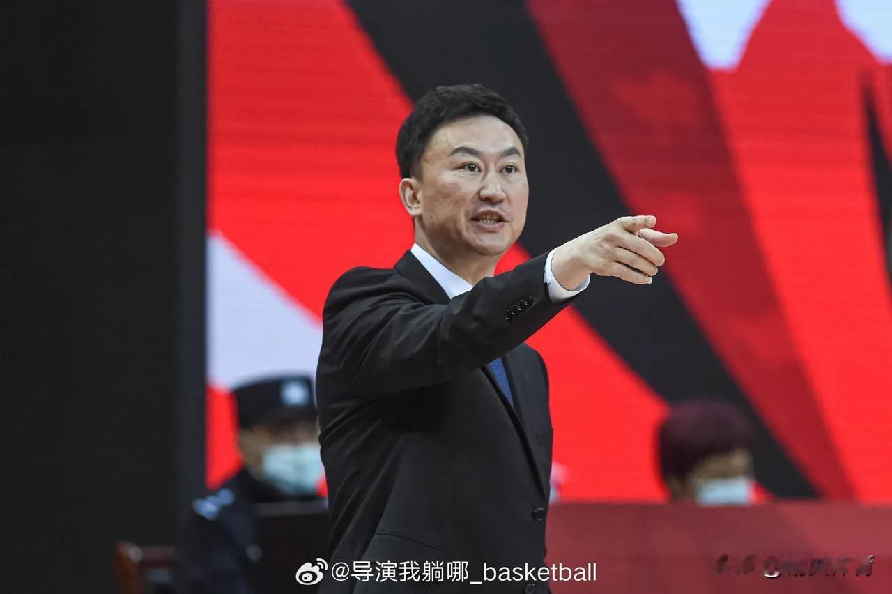 刘维伟怒斥上海球迷辱骂王睿泽、杨金蒙!

昨晚，上海久事男篮在主场以106:94