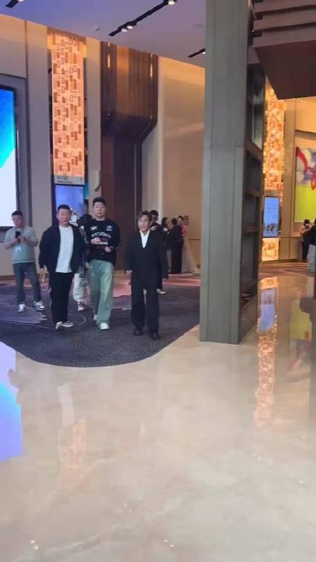 宋小宝是内娱唯一说微调却没人信的人，他在《王牌对王牌》自曝做了600多刀微调，遭