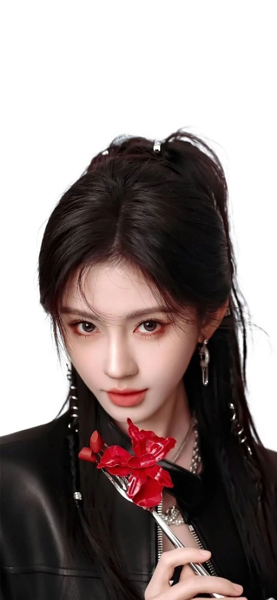 鞠婧祎好帅鞠婧祎真的又美又飒，帅到让人移不开眼！清冷又凌厉的气质，利落的眼神和气