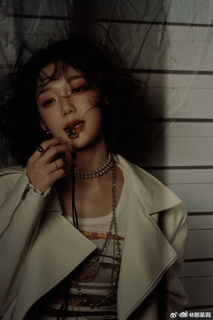 希林娜依高火柴人式官宣希林娜依高用最可爱的火柴人官宣，唱最燃的舞台！加盟《超燃青