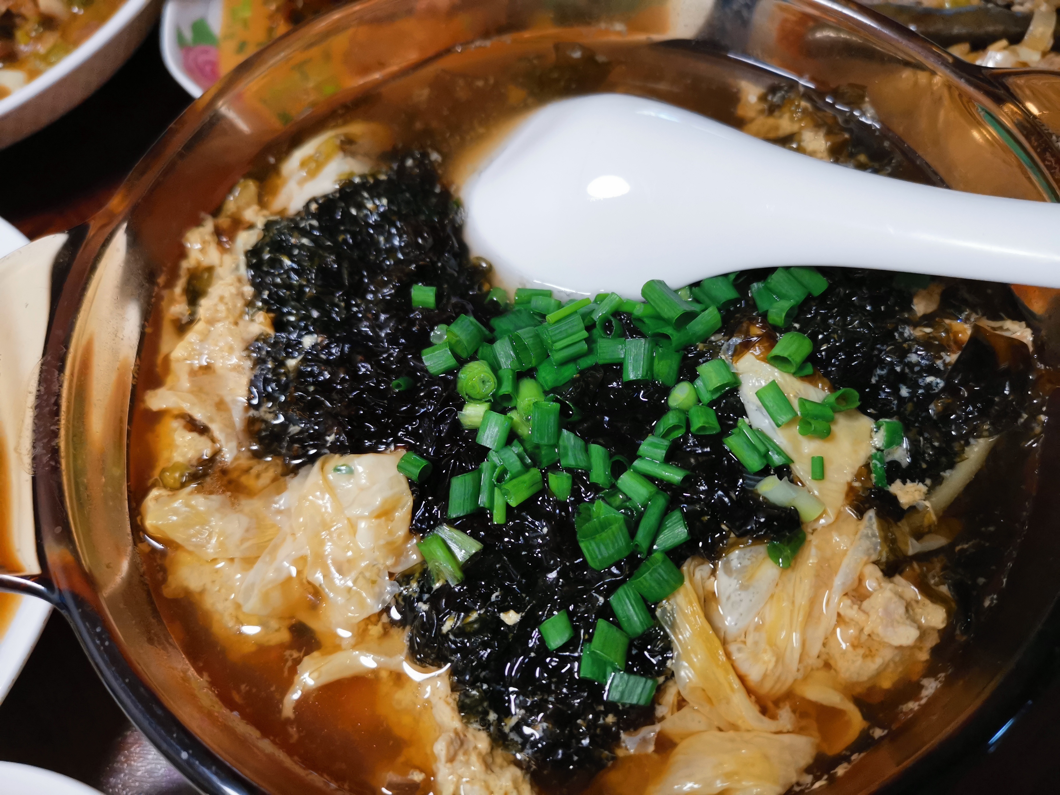 #芜湖家常菜# 还是一个人吃饭，只能新做两个菜，一个红烧鲈鱼、一个汤。人少了，对