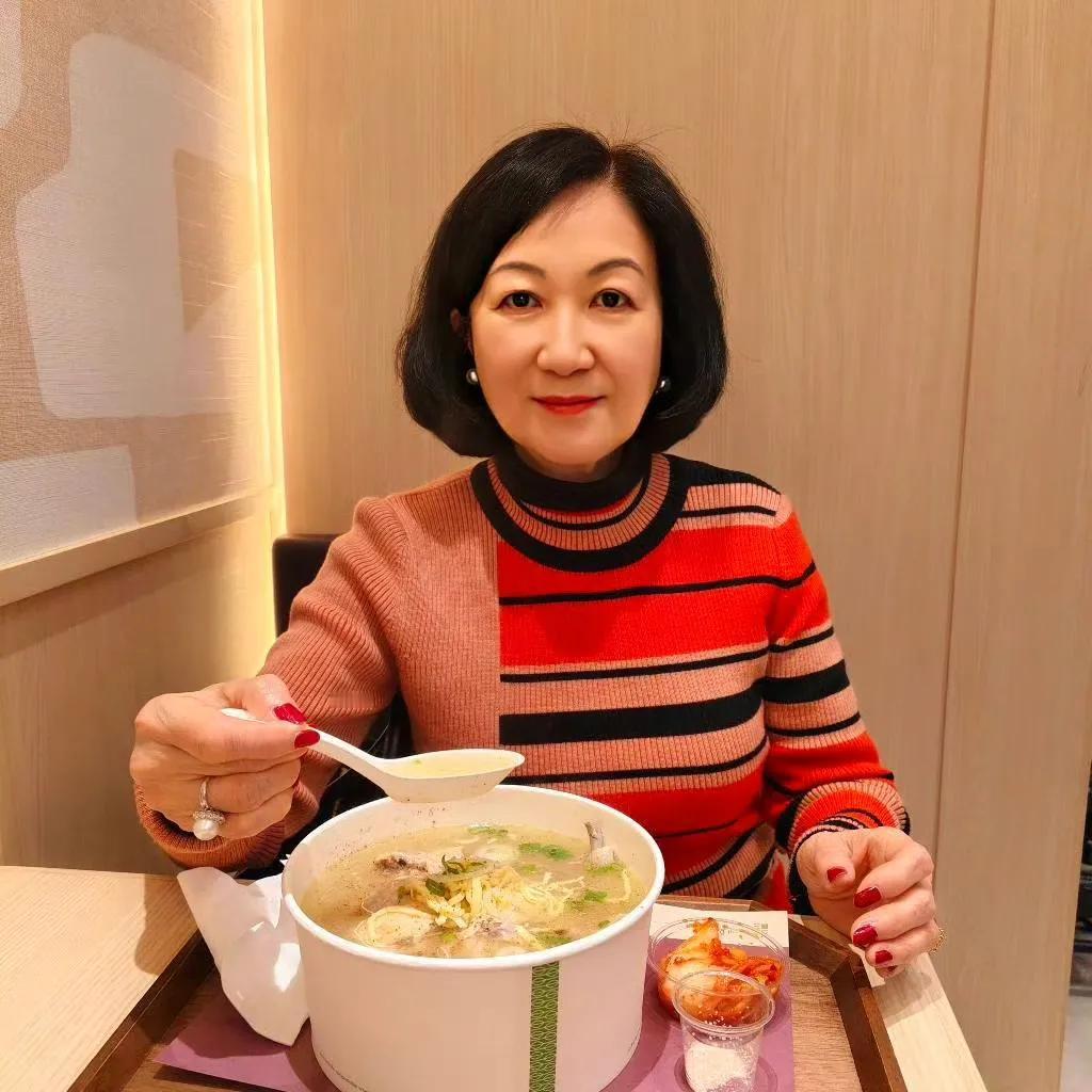 74岁的叶刘淑仪这个星期频频去打卡美食，推销香港无处不美食，可能太忙的缘故，她突