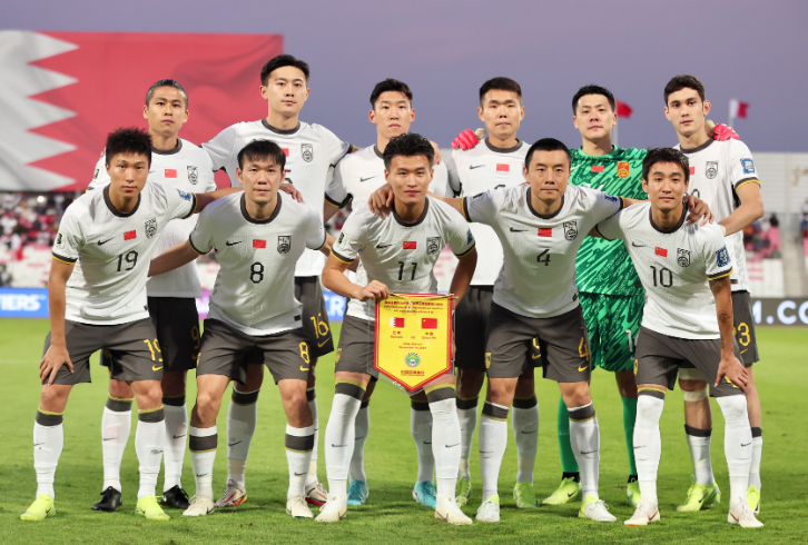 中国新闻周刊报道，FIFA和中国足协球员持证代理人王骁接受采访时谈到了中国球员留