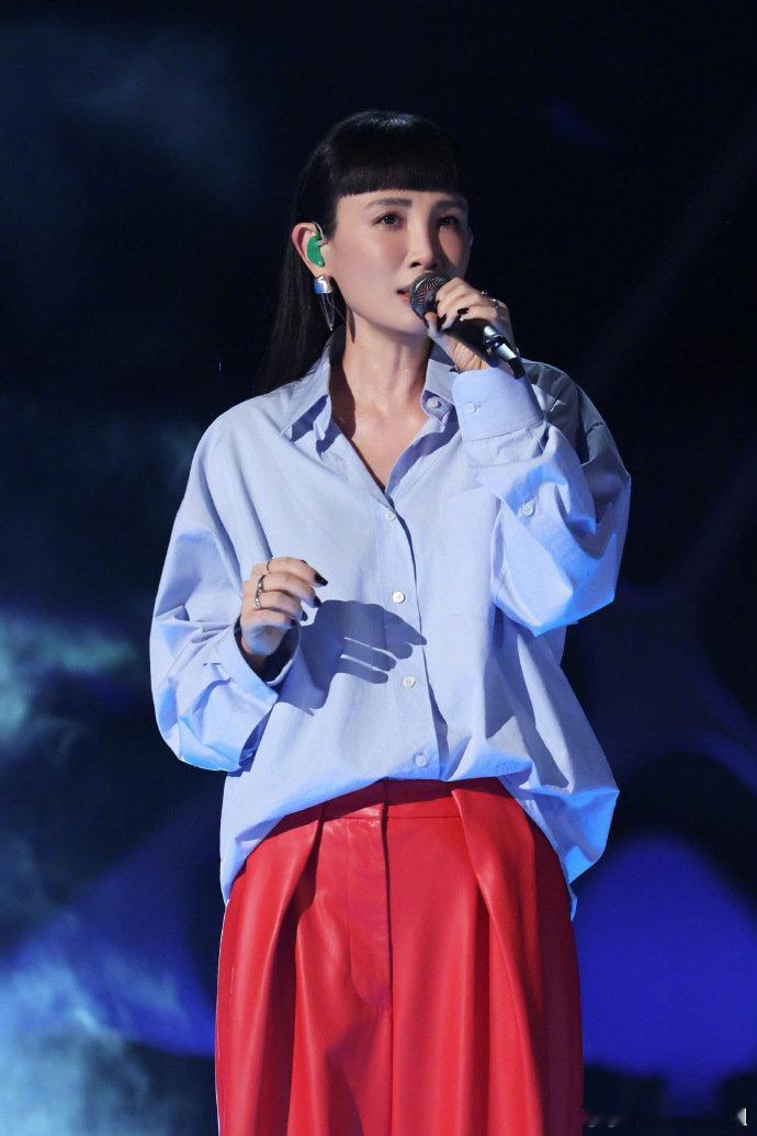 魏如萱感谢林宥嘉魏如萱的嗓音那么独特迷人，怎么会怀疑自己，舞台上发光的她本来就独