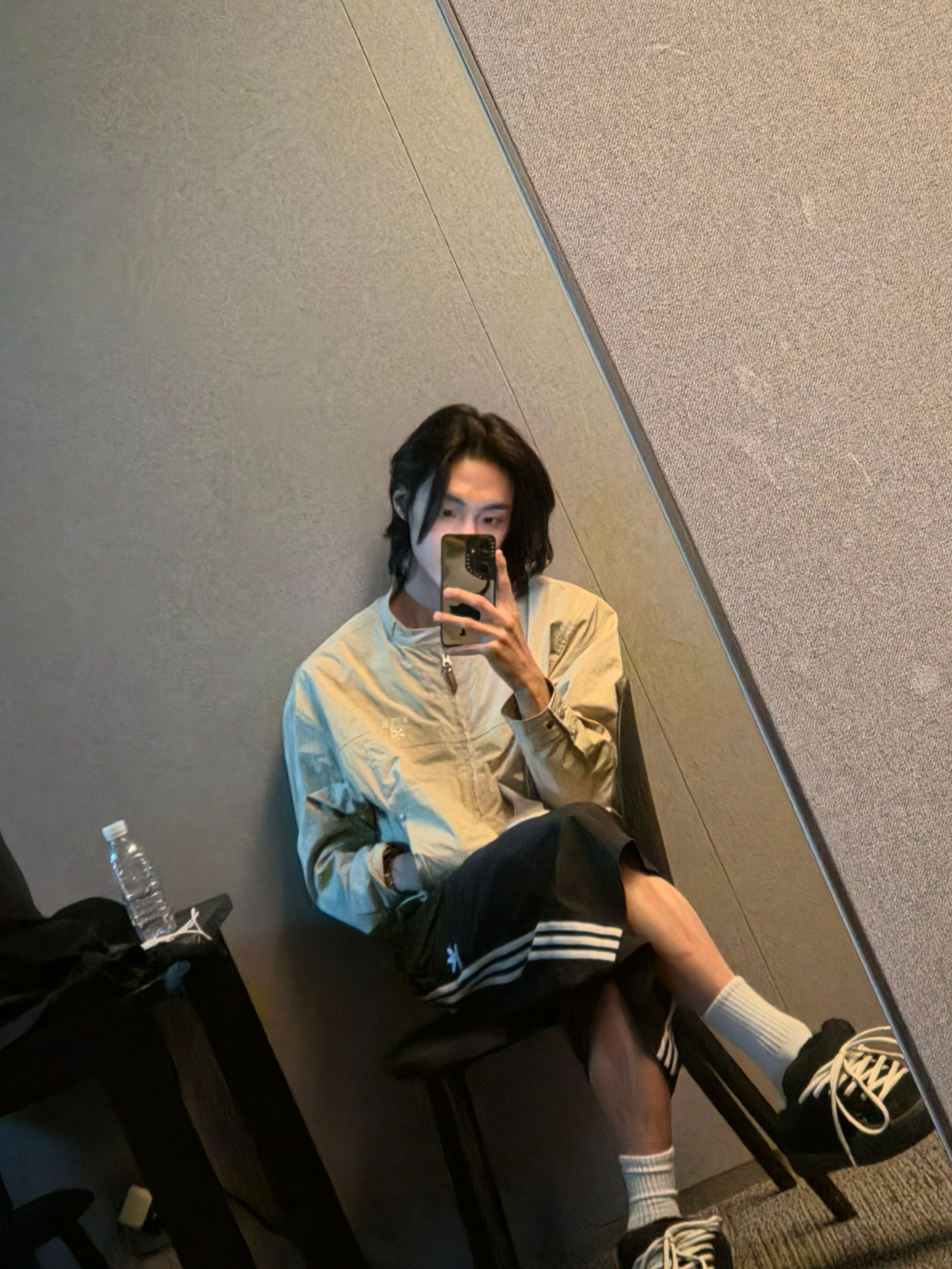 又露腿？ 