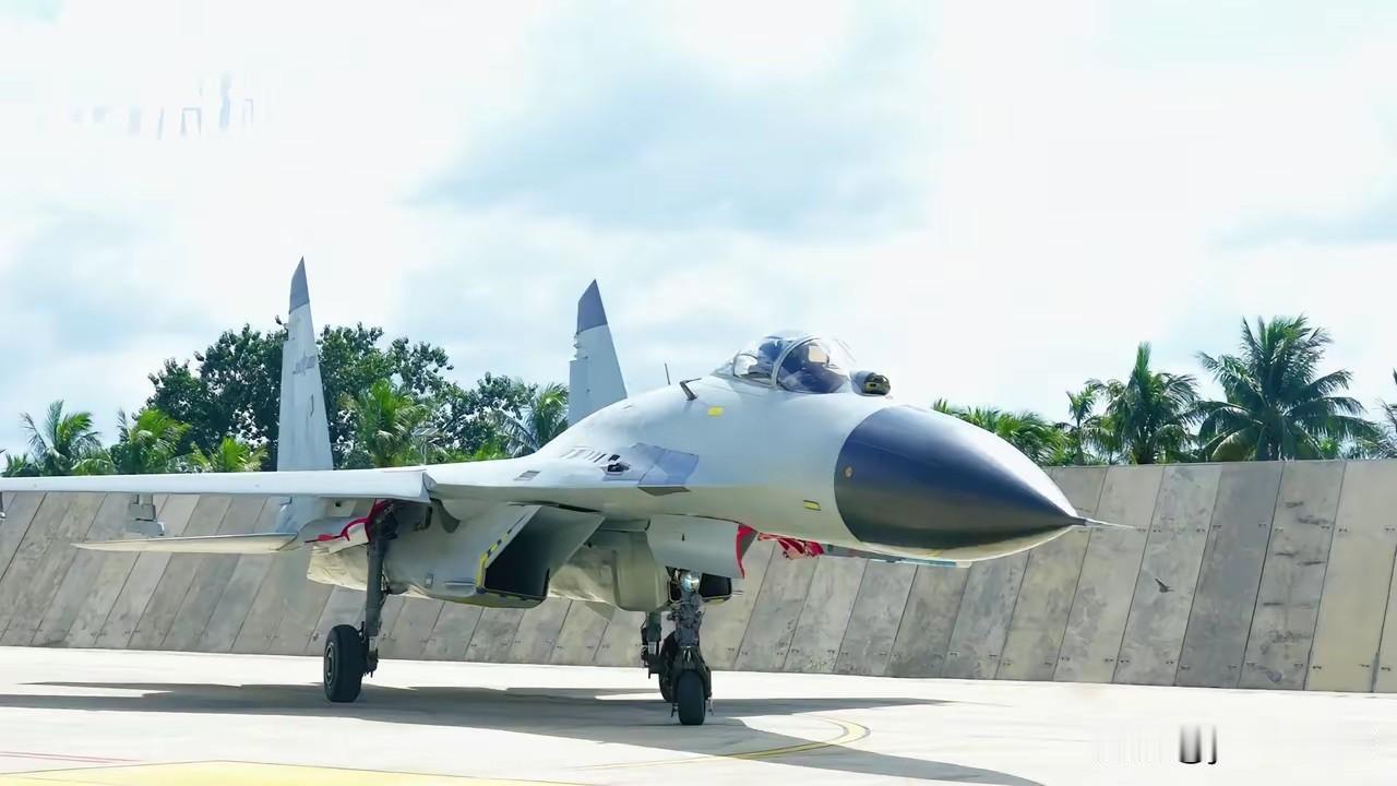 海航今后还会有陆基战斗机部队吗？
海航在将大部分战斗机、战斗轰炸机、轰炸机移交空