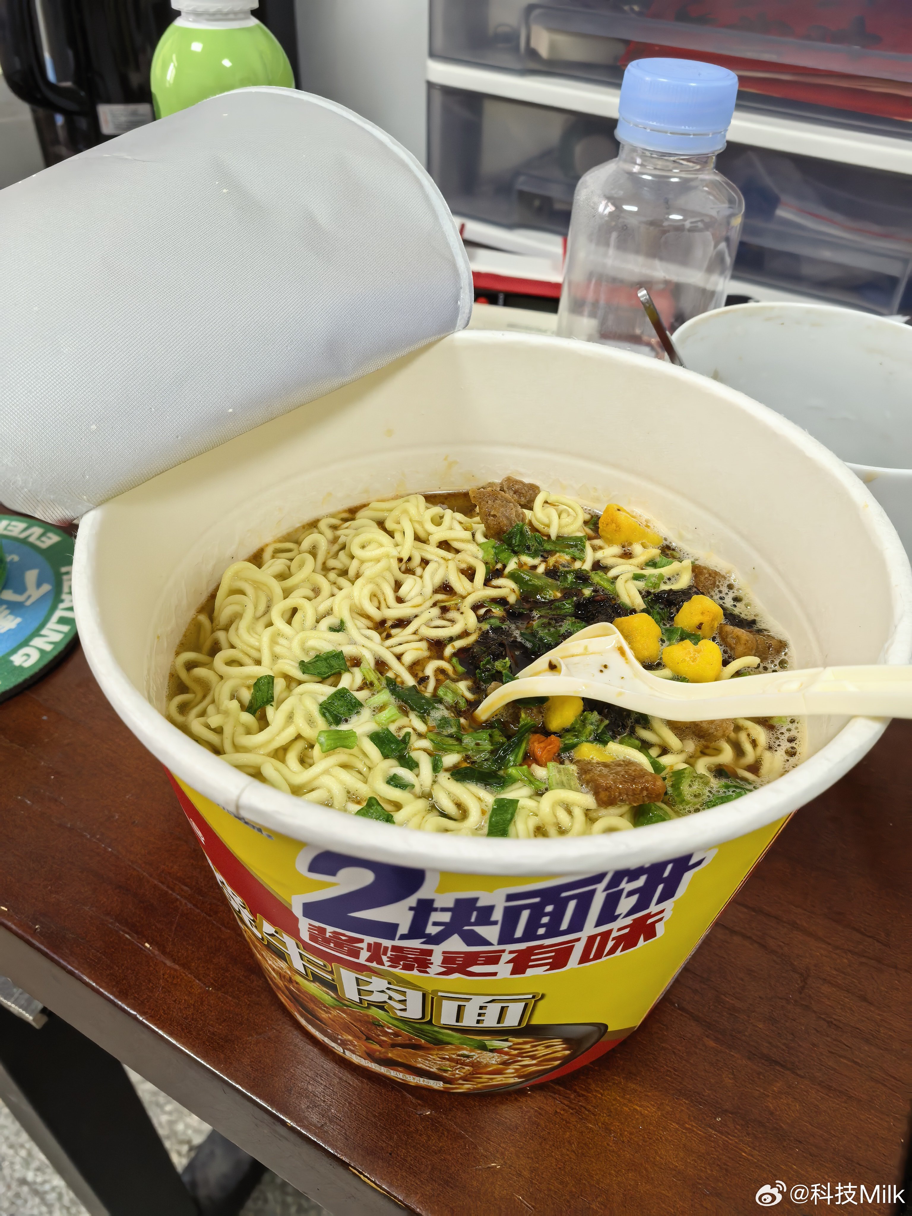 泡面这种东西是不是很久不吃又想吃，而且会觉得很香！ ​​​