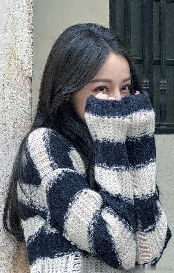 迪丽热巴眼神的反差感[色][色][色]软萌与狠厉转变在一瞬间[酷][酷][酷] 