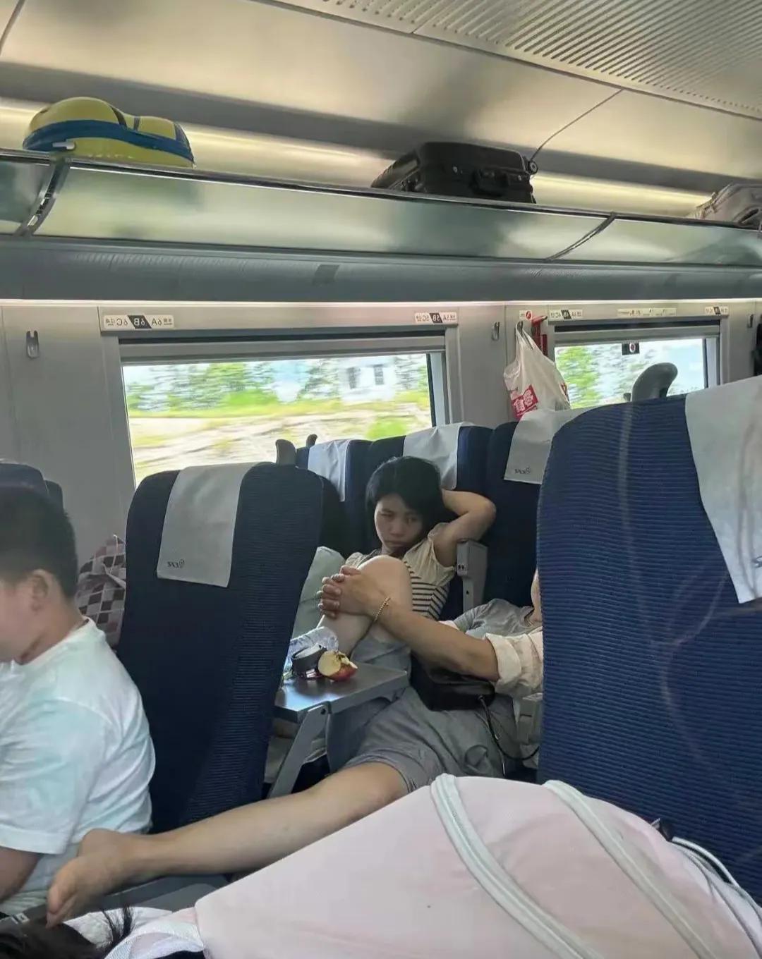 假如你是前座的小男孩，你会怎么做?