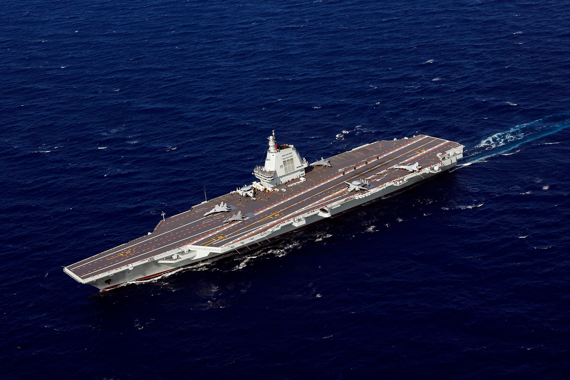 欣赏一组中国海军福建舰高清照片！既然高市早苗自作孽，咱们就别让它活了，是时候亮个