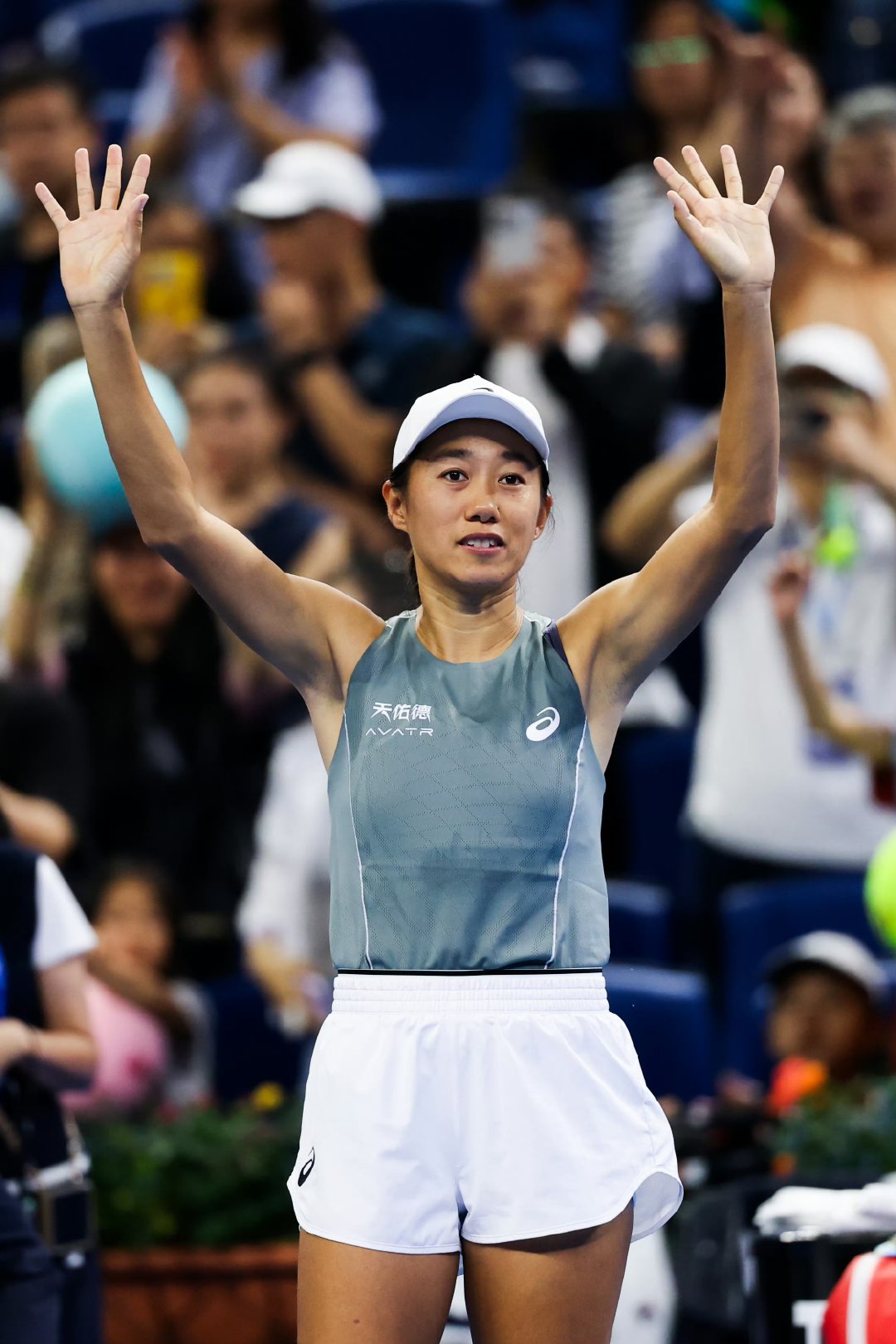 澳网女双冠军夸赞谢霆锋 看着谢霆锋在网球场上的潇洒身影，不禁让人感慨，这就是真正