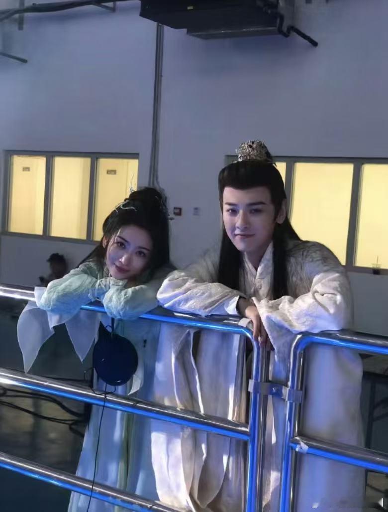 琅琊王和王妃！虽然只有两张照片，但我已经磕疯了，期待萧若风司徒雪！ 