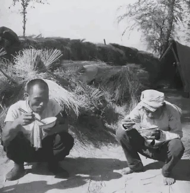 1977年，江西一隅的村庄仍笼罩在往昔的沉寂中。信息闭塞，许多革命先烈的事迹尚未