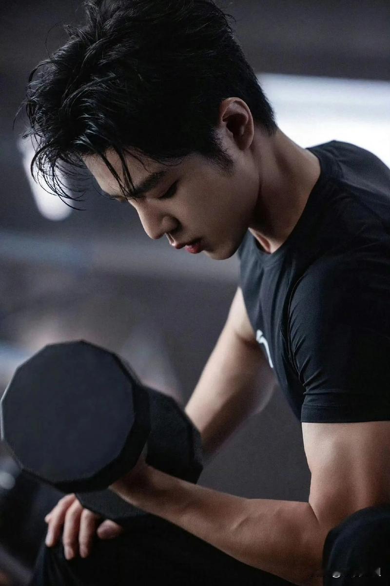 肖战啊肖战  
你这是要卷死谁啊？  

内娱年终考刚发卷子，别人还在找笔，你直