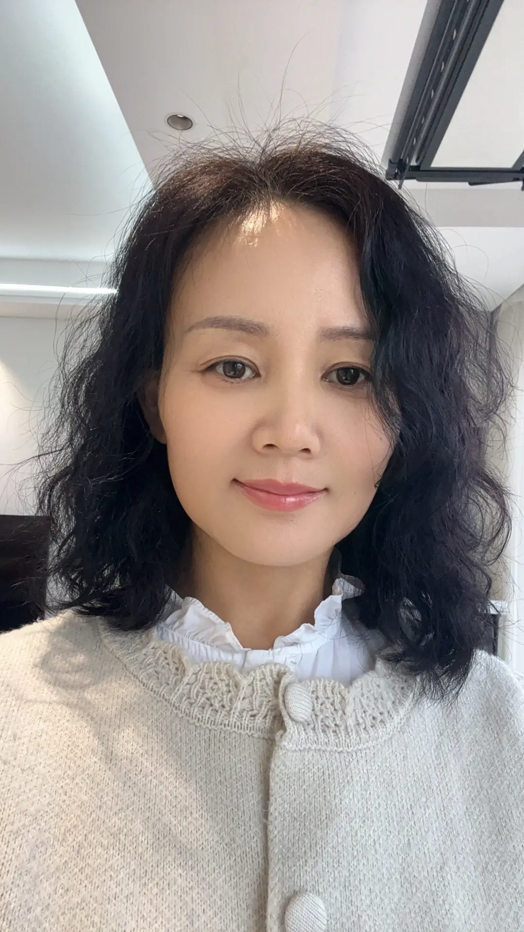 车撞了的那一刻我很冷静，其实内心很复杂心酸，拿起手机不知道打给谁，很淡...
