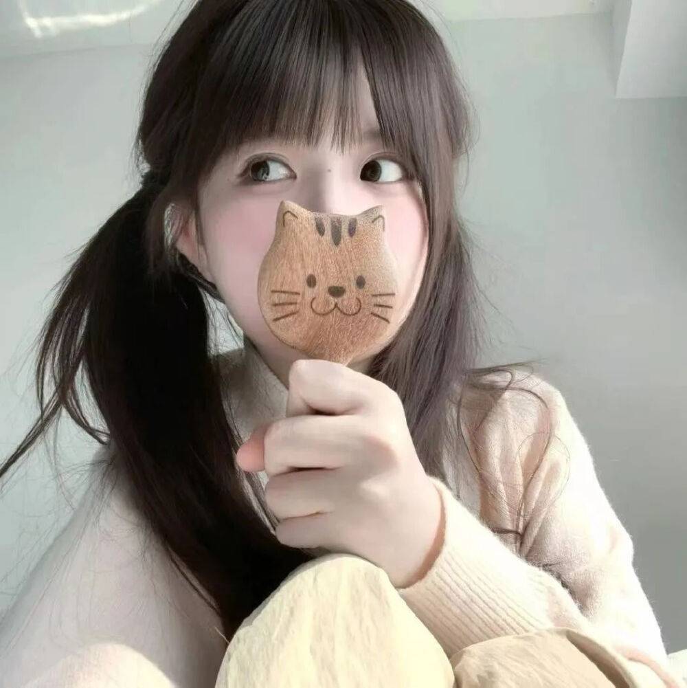 你一定要站在自己所热爱的世界里，闪闪发亮。 