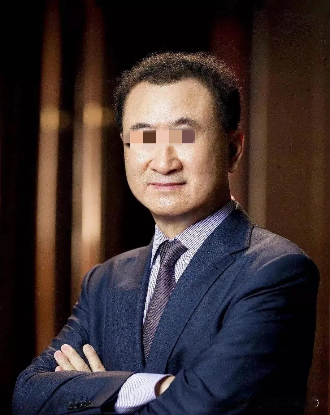 阔气不是装出来的，
而是面对的困难时的格局，
被限高消费，没有被骂的估计也就王健