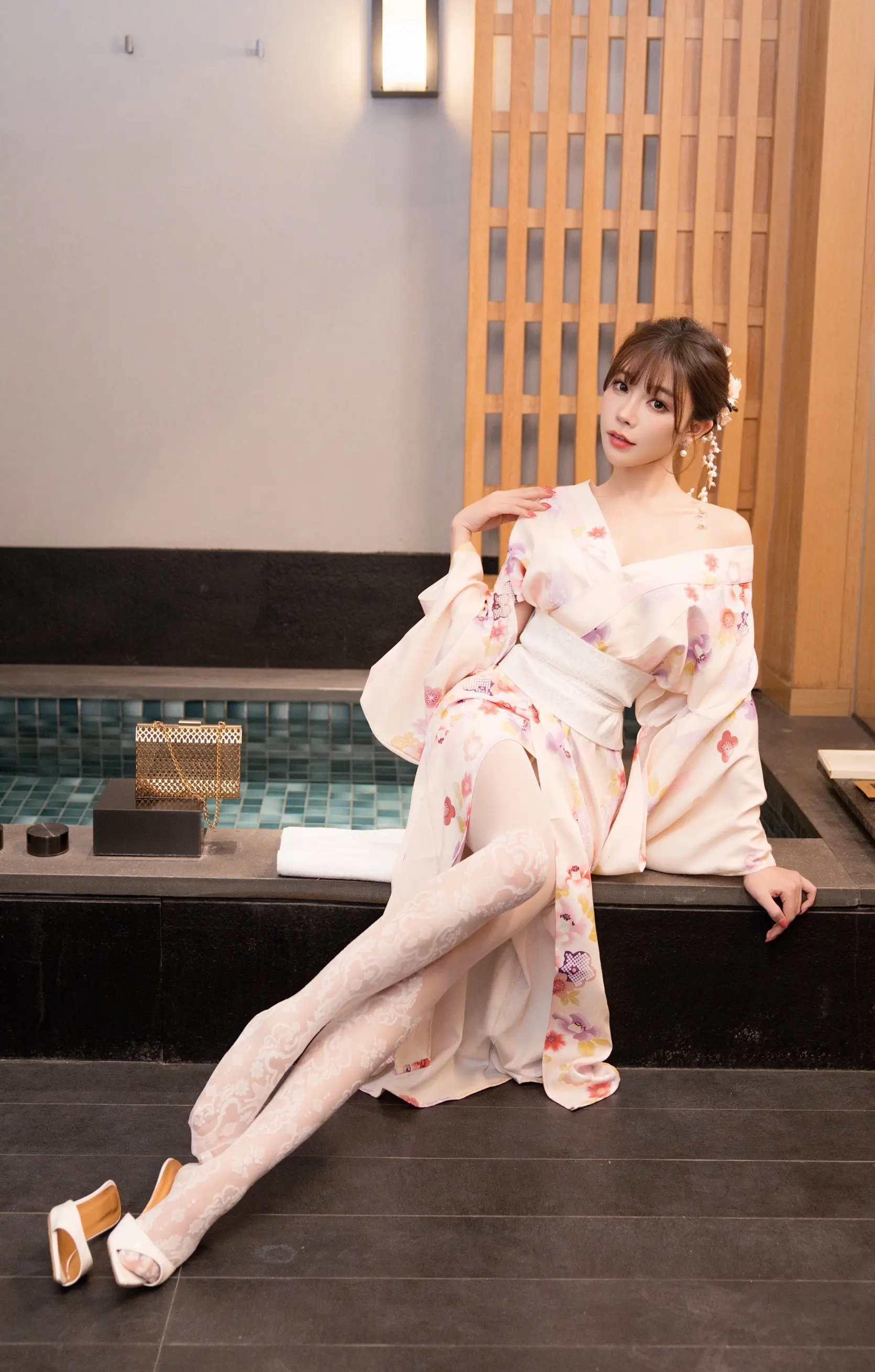 孙子的衣服全靠姐的美貌撑着