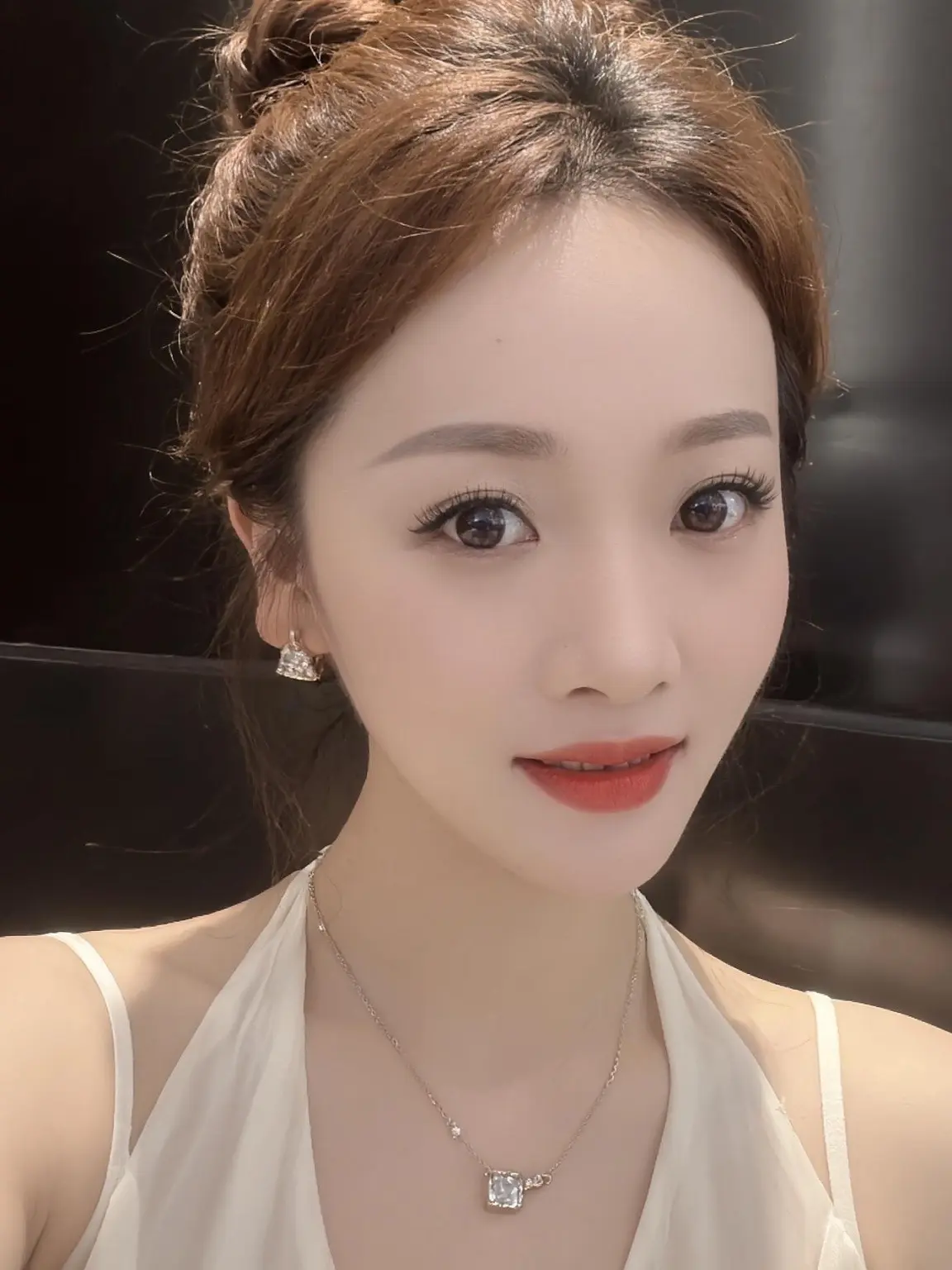以前觉得沟通很重要，后来发现共鸣才是绝杀，也渐渐明白 人和人的争辩是没有意义的。